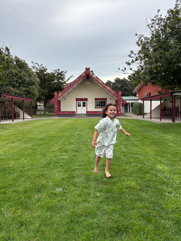 Ngutukākā  Ma Kimono Top