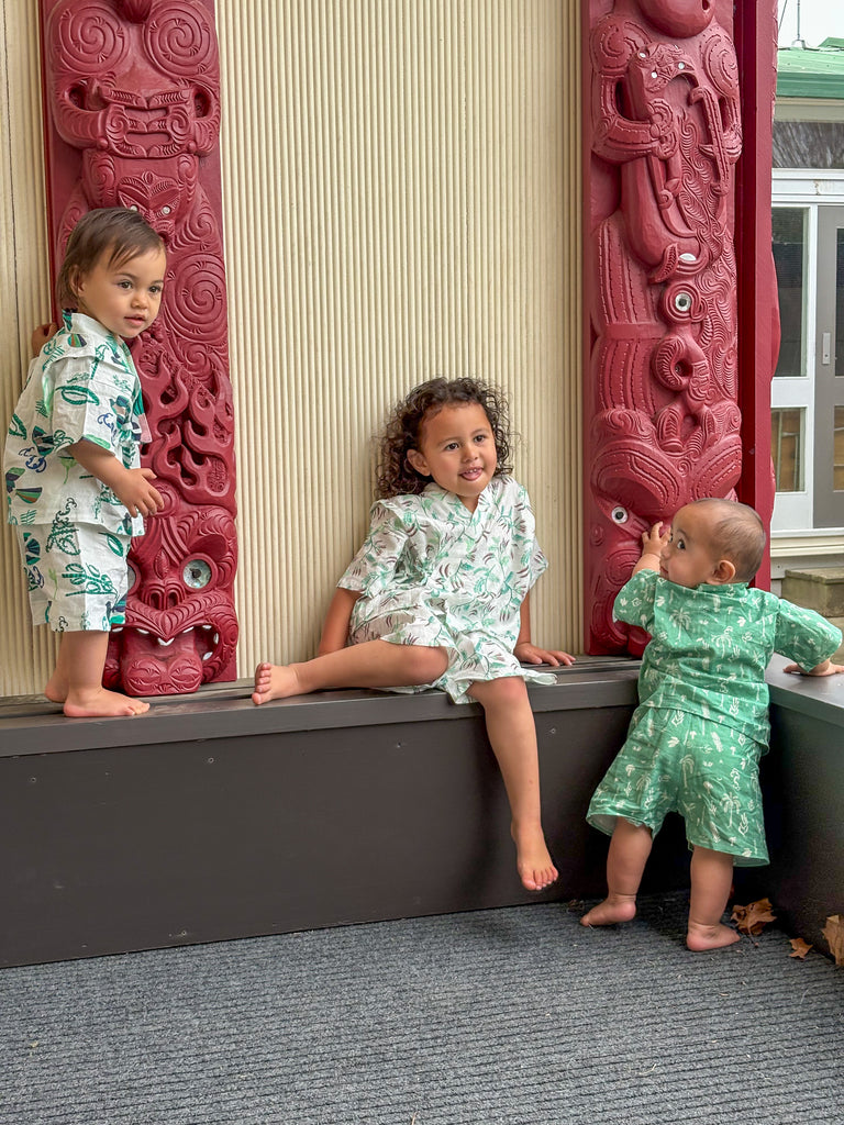 Ngutukākā  Ma Kimono Top