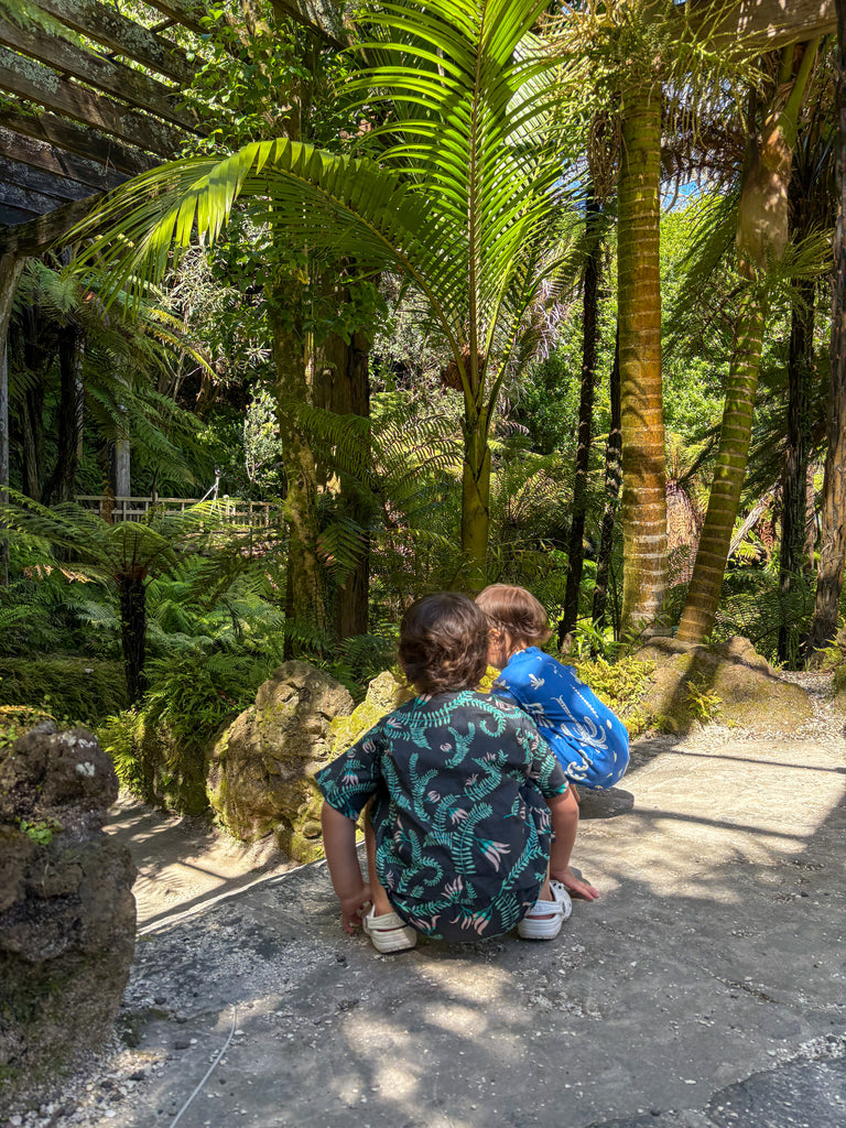 Ngutukākā  Pango Kimono Set