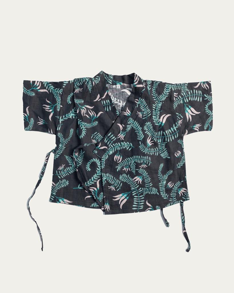 Ngutukākā  Pango Kimono Top