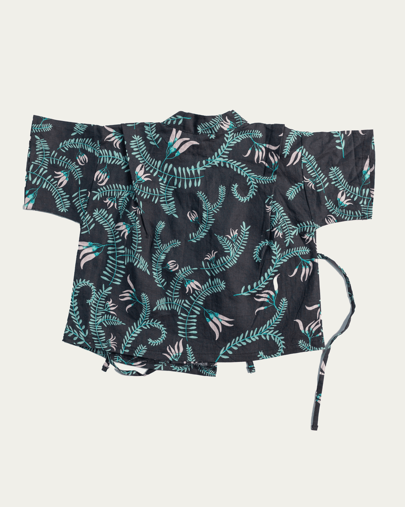 Ngutukākā  Pango Kimono Top